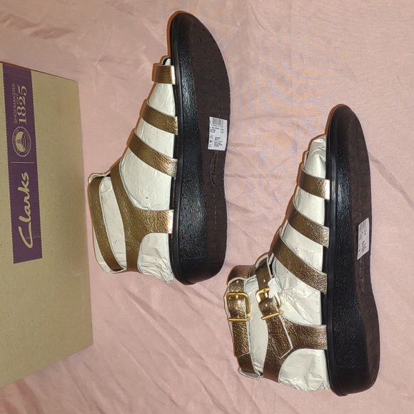 CLARKS ๐ฃManilla Parham Gold Metallic footwear - Picture 10 of 13